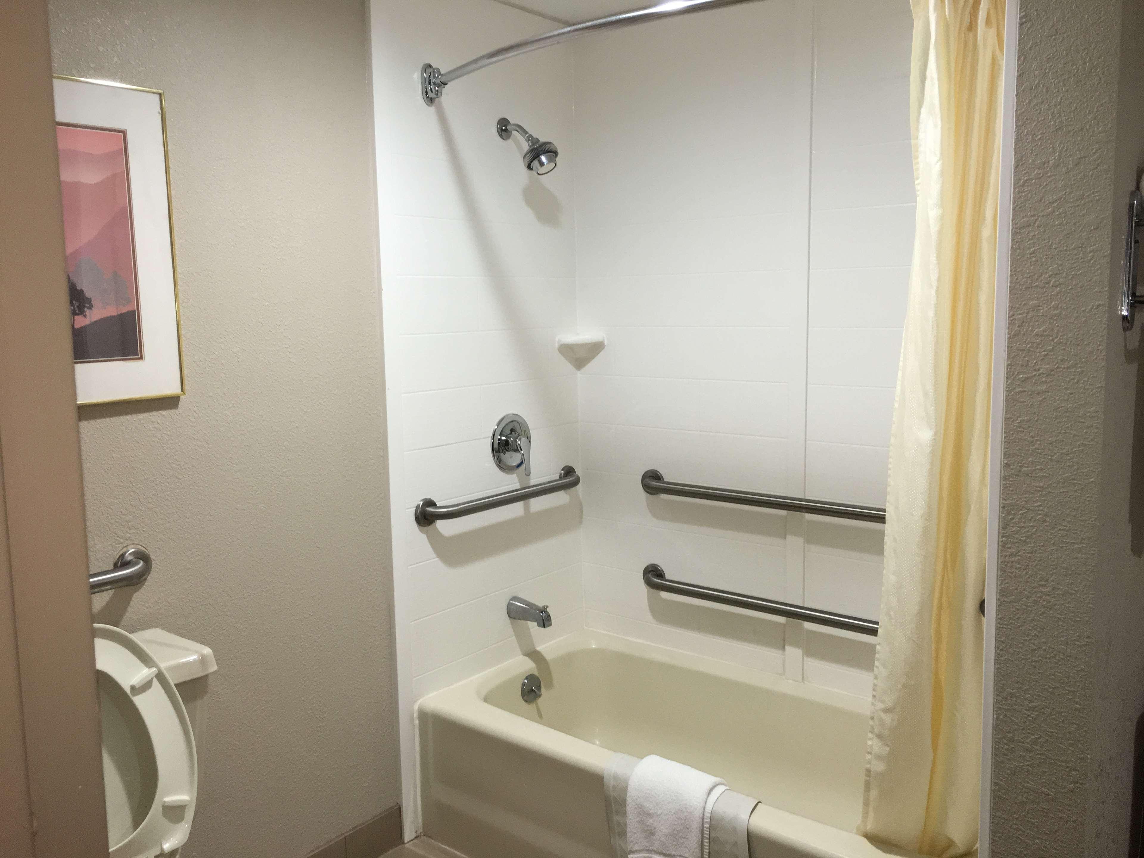 Best Western Gateway Adirondack Inn Utica Zewnętrze zdjęcie